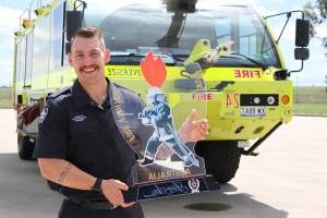 汤斯维尔航空救援消防员里斯·西甘托获奖.